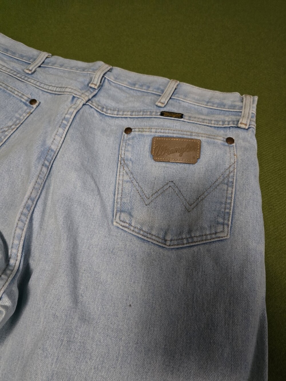 Wrangler Men’s Light Blue Relaxed Fit Denim Jeans